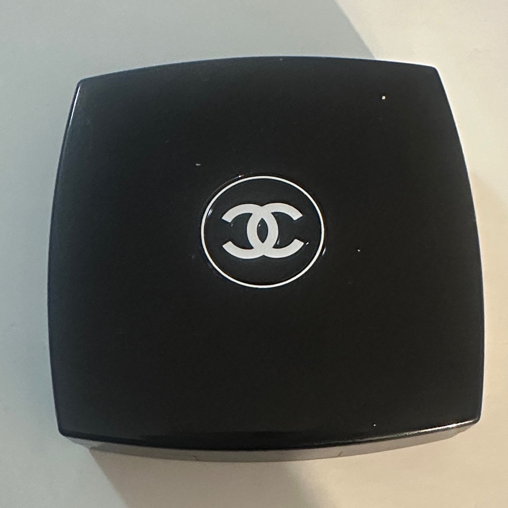 CHANEL Vibrant Red Blush with Brush - Picture 4 of 6